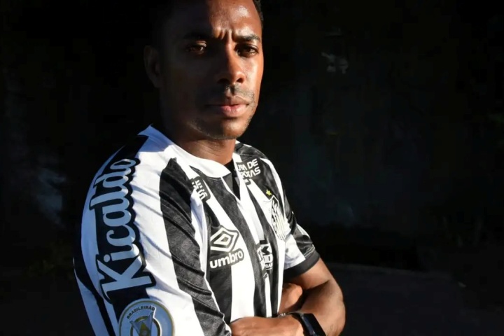 robinho-e-preso-em-santos-e-ira-cumprir-pena-de-9-anos-em-regime-fechado