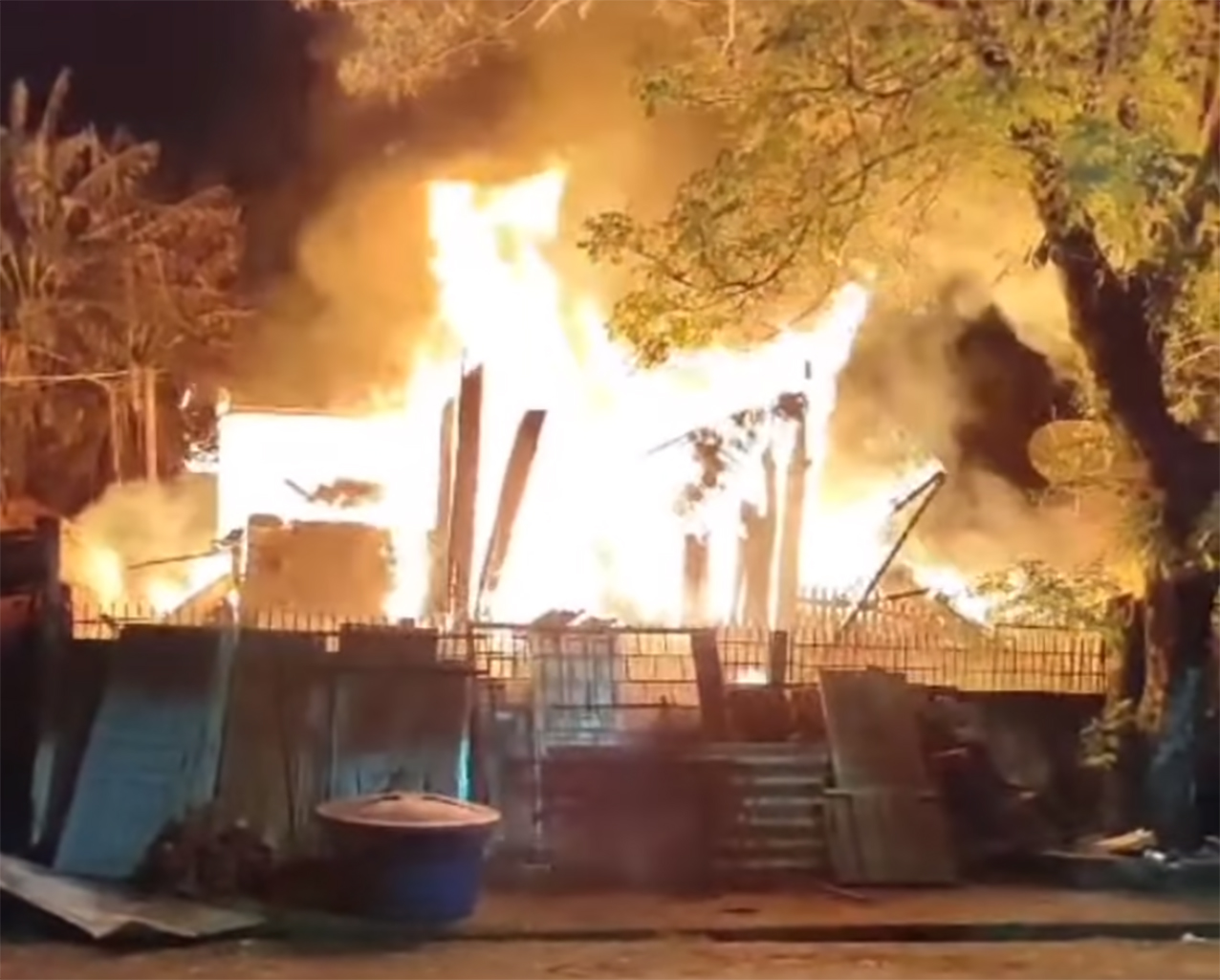 familia-perde-casa-em-incendio-na-regiao
