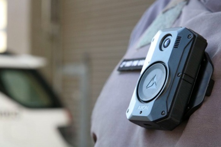 pm-comeca-a-testar-cameras-corporais-em-fardas-de-policiais-em-8-cidades-do-parana