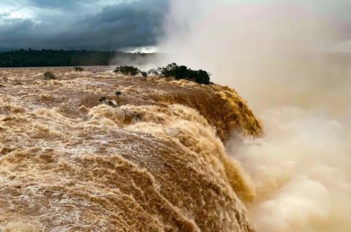 vazao-das-cataratas-do-iguacu-esta-tres-vezes-acima-do-normal-nesta-segunda-feira