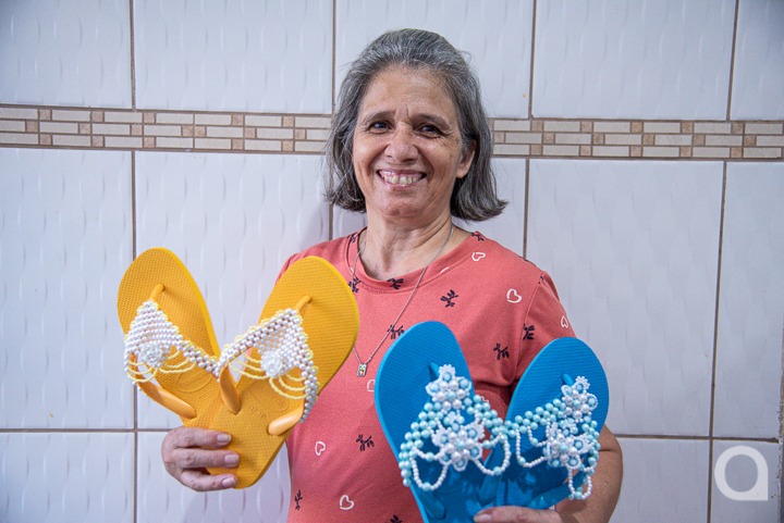 sandalia-de-borracha-bordada-pode-ser-um-belo-de-um-presente-para-as-maes