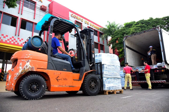 parana-ja-reuniu-11,5-mil-toneladas-de-ajuda-humanitaria-para-vitimas-de-enchentes-no-rs