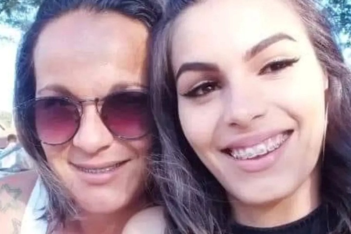 “continua-linda-e-perfeita-como-deus-fez”,-diz-mae-de-jovem-atacada-com-acido