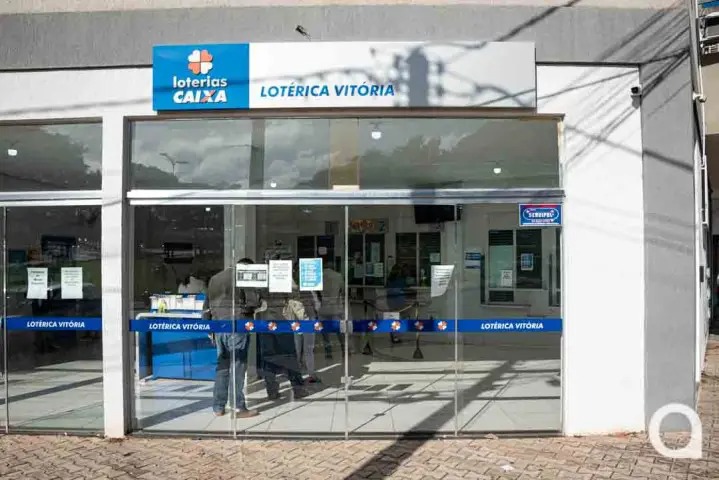 13-apostas-simples-e-dois-boloes-faturam-na-quadra-da-mega-sena,-em-umuarama