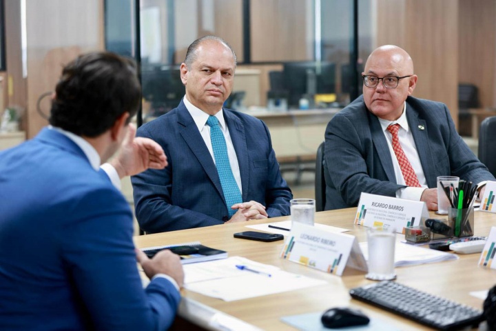 parana-e-uniao-firmam-acordos-tecnicos-para-promover-avancos-na-malha-ferroviaria