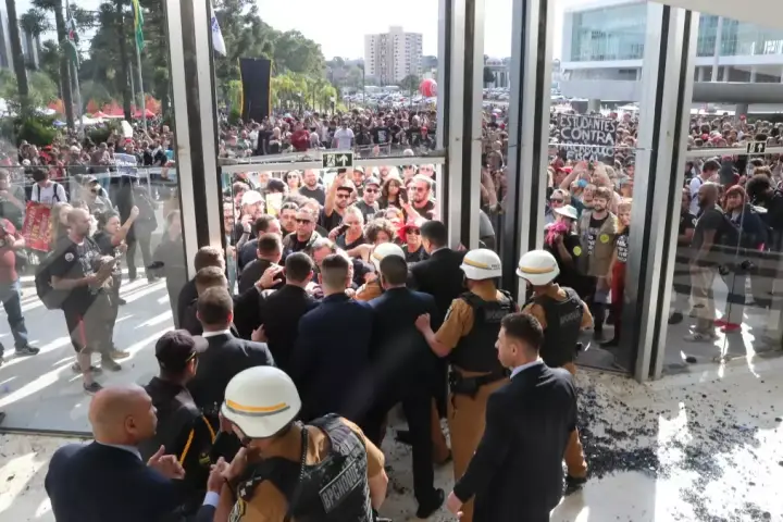 pge-pede-investigacao-sobre-manifestacao-de-professores-na-alep-durante-greve