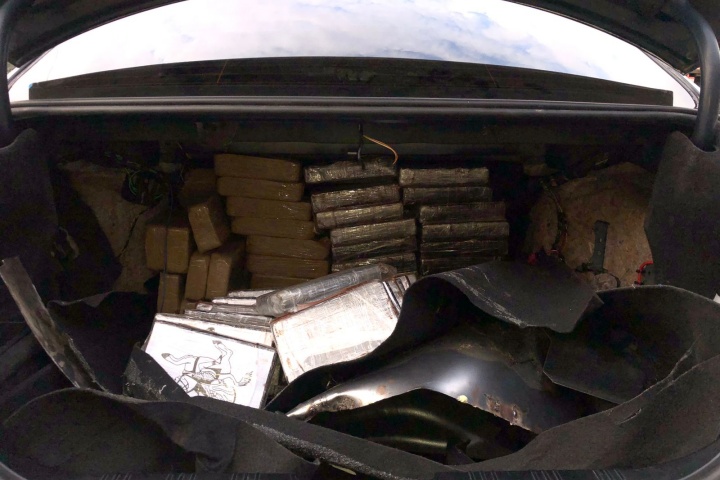 bmw-com-r$-4,7-milhoes-em-crack-e-cocaina-e-apreendido-em-cafezal-do-sul