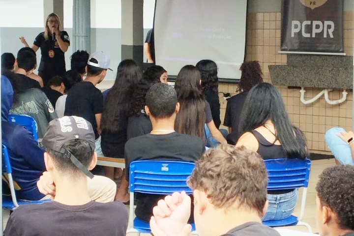 policia-civil-orienta-alunos-de-xambre-sobre-cyberbullying-e-crimes-ciberneticos