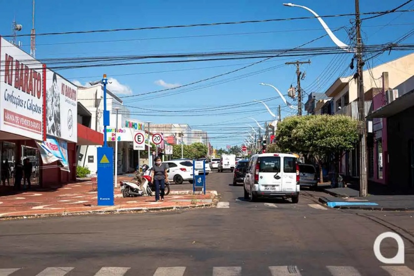 jovem-interrompe-encontro-do-ex-namorado-com-a-atual-e-o-clima-azeda