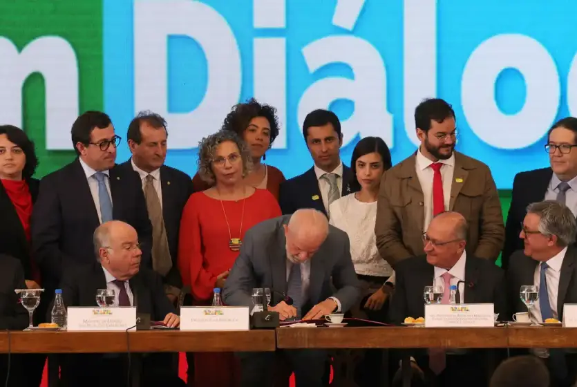 lula-sanciona-taxacao-de-compras-internacionais-de-ate-us$-50;-medicamentos-estao-isentos