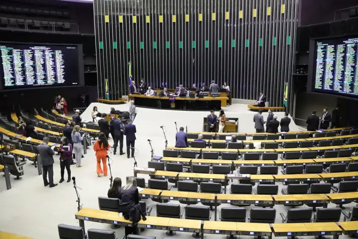 camara-aprova-urgencia-de-texto-sobre-impostos-da-reforma-tributaria