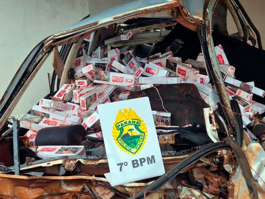 jovem-com-contrabando-de-cigarros-capota-carro-e-fica-gravemente-ferido-na-regiao