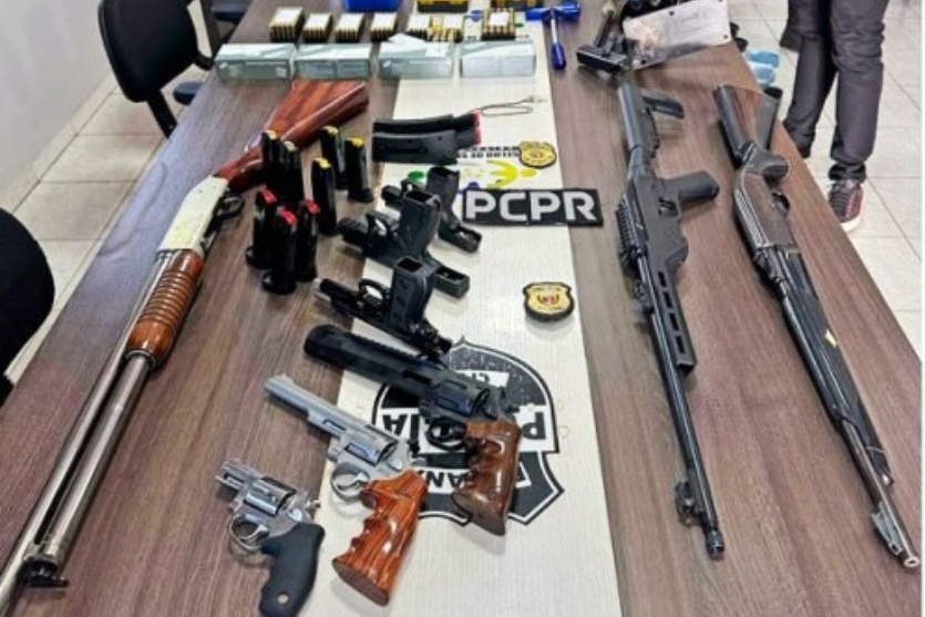policia-civil-apreende-arsenal-com-armas-e-municoes-de-calibre-restrito-em-ubirata
