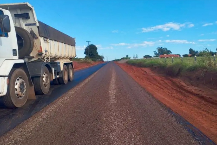 pavimentacao-de-estrada-para-acesso-ao-balneario-vila-yara,-em-altonia,-chega-a-50%