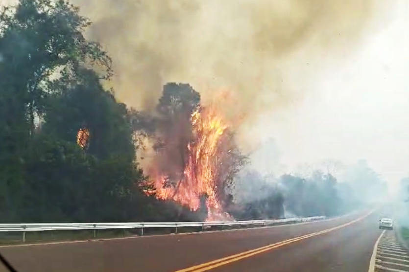 transito-na-pr-323-e-liberado-apos-combate-a-incendio-ambiental-em-ipora