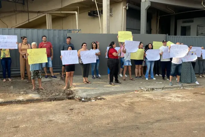 parana:-pais-protestam-em-colegio-apos-professor-ser-denunciado-por-assedio-sexual