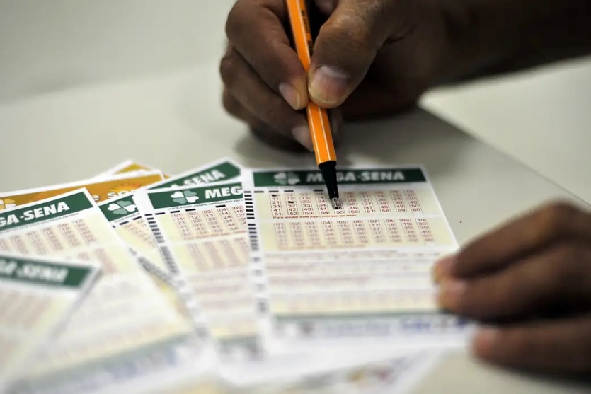 sem-ganhadores,-mega-sena-acumula-e-premio-vai-para-r$-14-milhoes