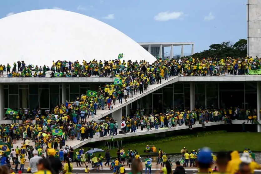 alexandre-de-moraes-autoriza-investigados-pelo-8/1-a-votar-no-domingo