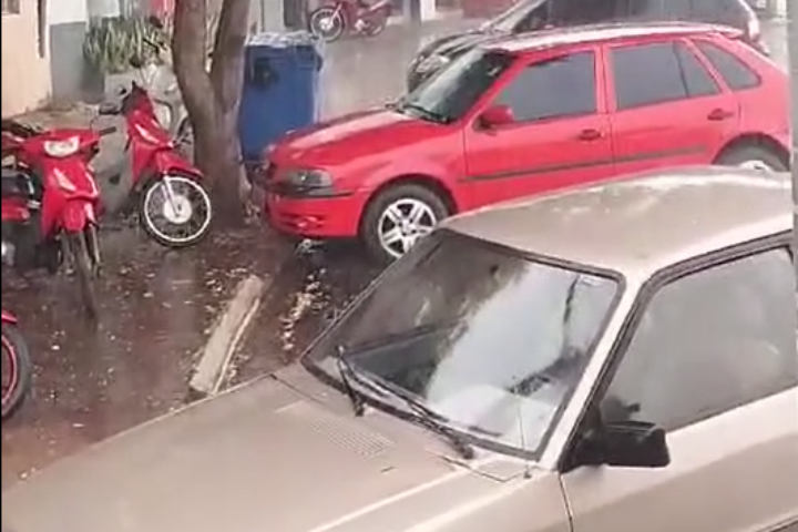 moradores-de-perola-registram-chuva-de-granizo-nesta-terca-feira