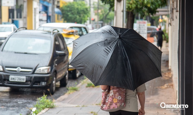 inmet-coloca-umuarama-e-regiao-em-alerta-laranja-de-tempestade