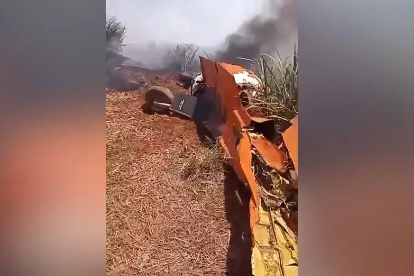 duas-aeronaves-da-forca-aerea-brasileira -colidem-e-um-piloto-precisa-se-ejetar