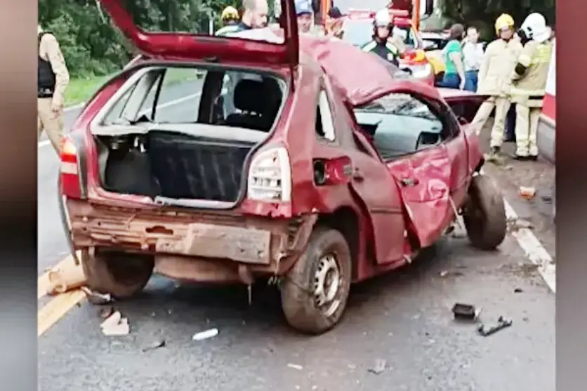 condutor-perde-a-vida-apos-ser-ejetado-de-carro-que-saiu-da-pista-da-br-277-e-colidiu-em-arvore