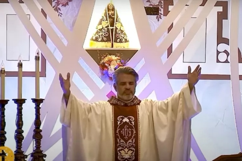 diocese-no-interior-de-sp-afasta-padre-que-teve-vazamento-de-fotos-intimas-na-internet