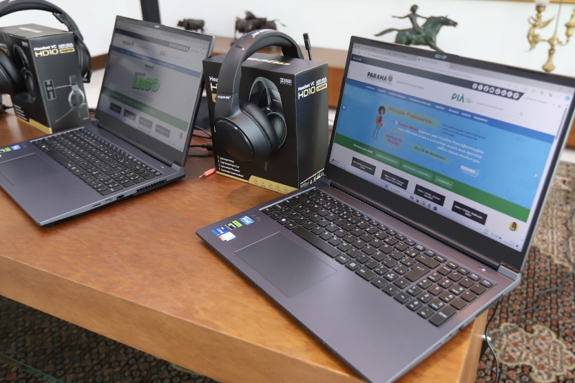 escolas-estaduais-do-parana-receberao-mais-de-9-mil-notebooks-e-119-mil-headsets