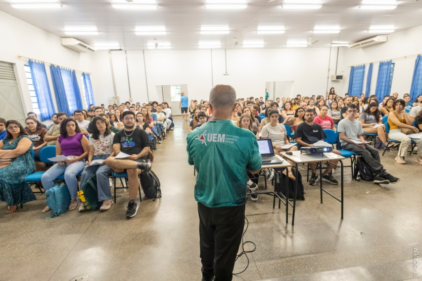uem-treina-equipe-do-vestibular-de-verao,-que-acontecera-neste-domingo