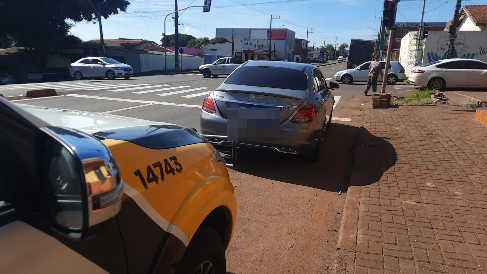 mulher-fica-ferida-em-colisao-entre-dois-carros-na-pr-317