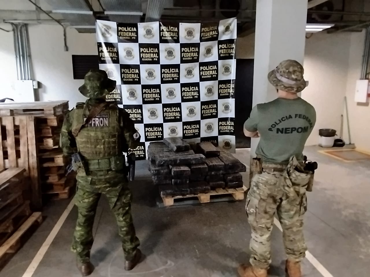 traficantes-fogem,-e-abandonam-mais-de-400-kg-de-maconha-em-mata