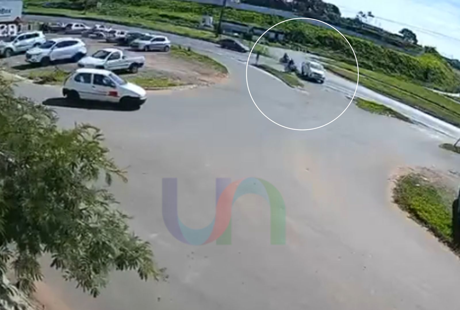 motociclista-morre-ao-colidir-motocicleta-contra-caminhonete,-na-pr-323