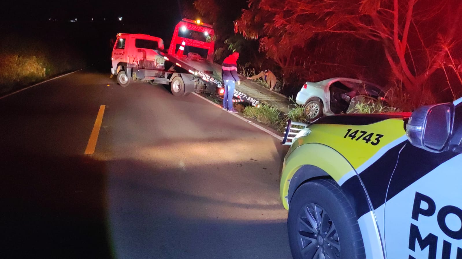 motorista-fica-ferido-ao-colidir-veiculo-contra-arvore,-na-pr-218