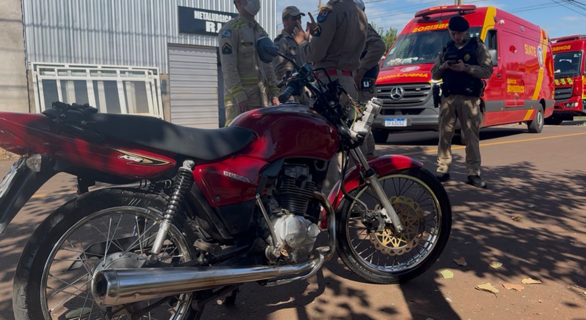 pedestre-morre,-ao-tentar-cruzar-rua,-e-ser-atropelado-por-motocicleta