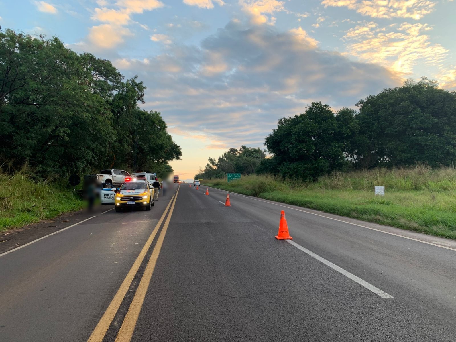 motorista-sai-ileso-ao-capotar-caminhonete,-na-pr-323,-entre-tapejara-e-cruzeiro-do-oeste