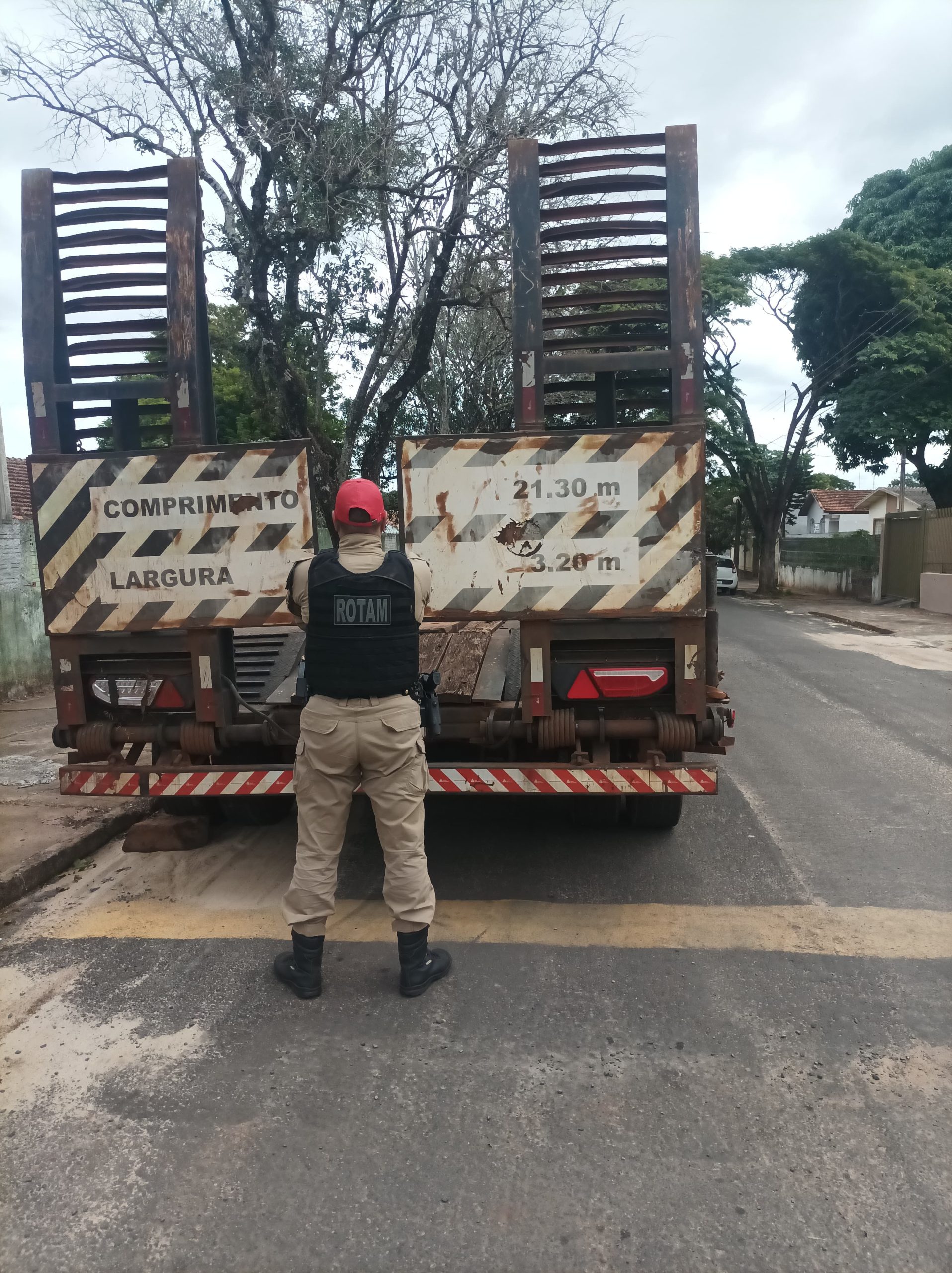 durante-abordagem,-equipe-rotam-da-policia-rodoviaria-apreende-semirreboque-adulterado,-na-pr-317