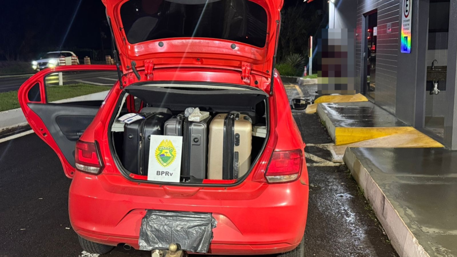 policia-rodoviaria-apreende-mais-de-100-quilos-de-maconha-em-veiculo,-na-pr-323