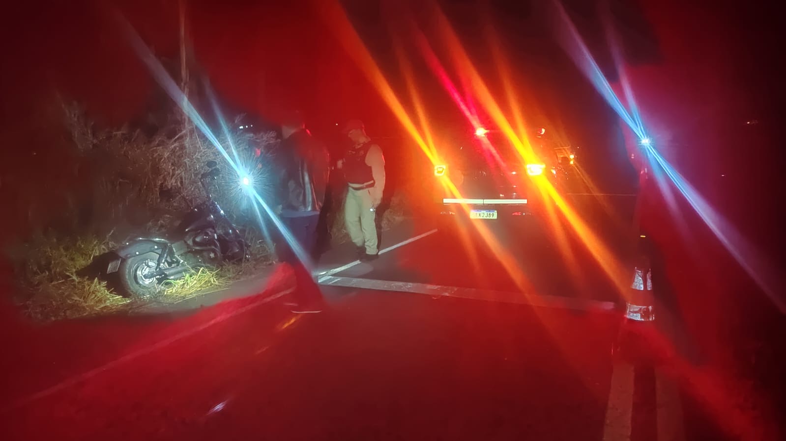 homem-morre-ao-perder-o-controle-da-direcao-e-bater-motocicleta-contra-guard-rail,-na-pr-218