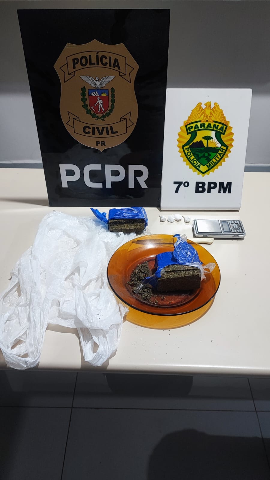 em-acao-conjunta,-policias-civil-e-militar-prendem-quatro-pessoas-e-apreendem-maconha-e-cocaina