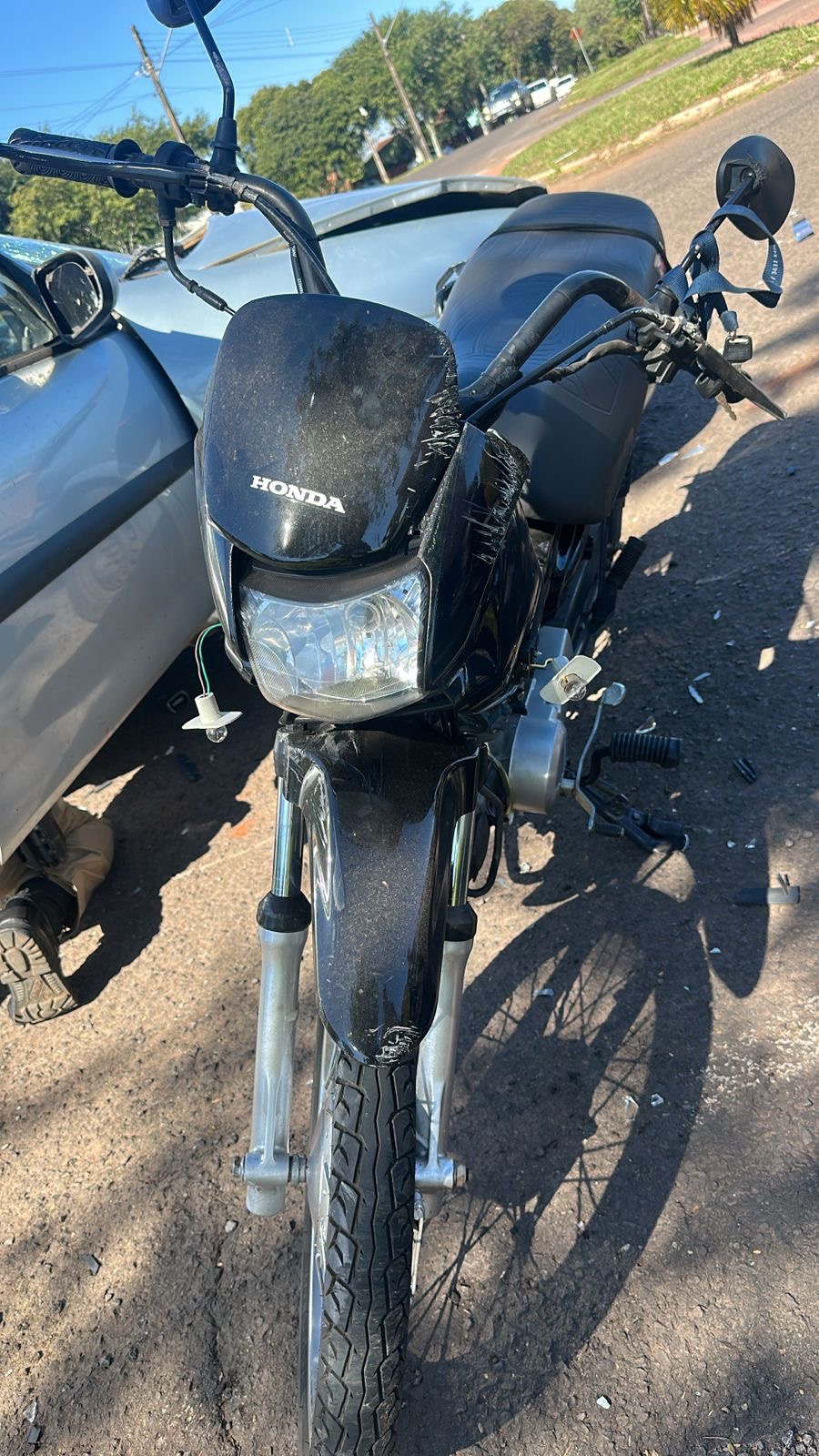 homem-fica-ferido-em-colisao-entre-carro-e-motoneta,-em-cianorte