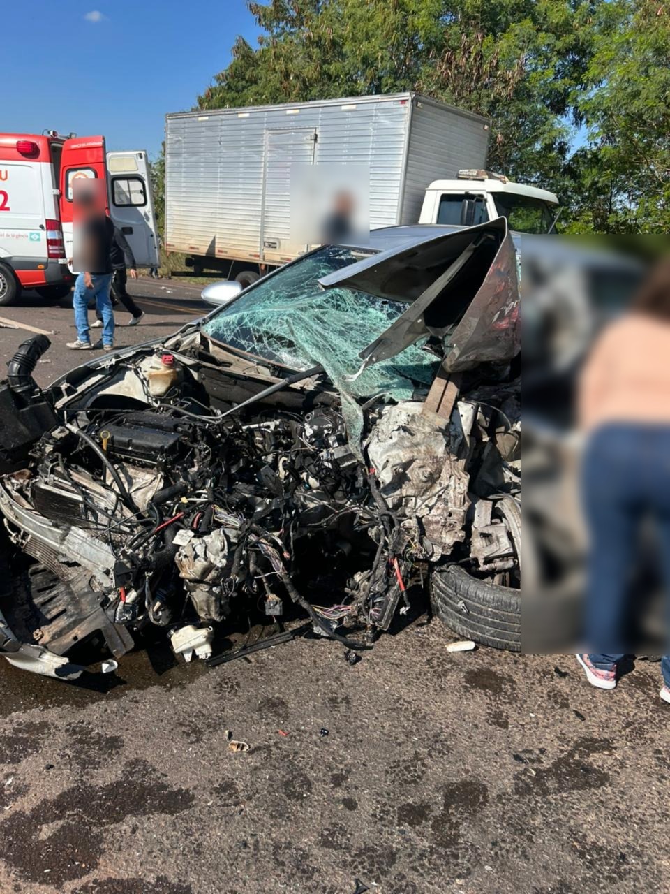 colisao-entre-carro-e-caminhao-deixa-motorista-em-estado-grave,-na-pr-323,-em-cianorte