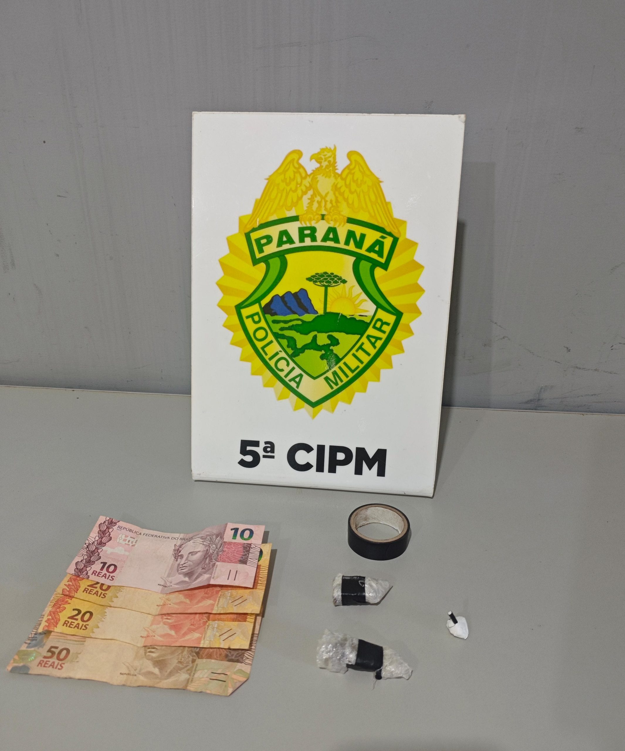 apos-denuncia,-pm-apreende-cocaina-e-maconha-e-prende-homem,-em-cianorte