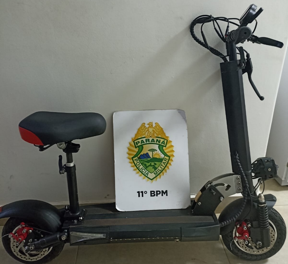 apos-denuncia,-pm-recupera-patinete-eletrico-furtado,-e-encaminha-duas-pessoas-para-a-delegacia