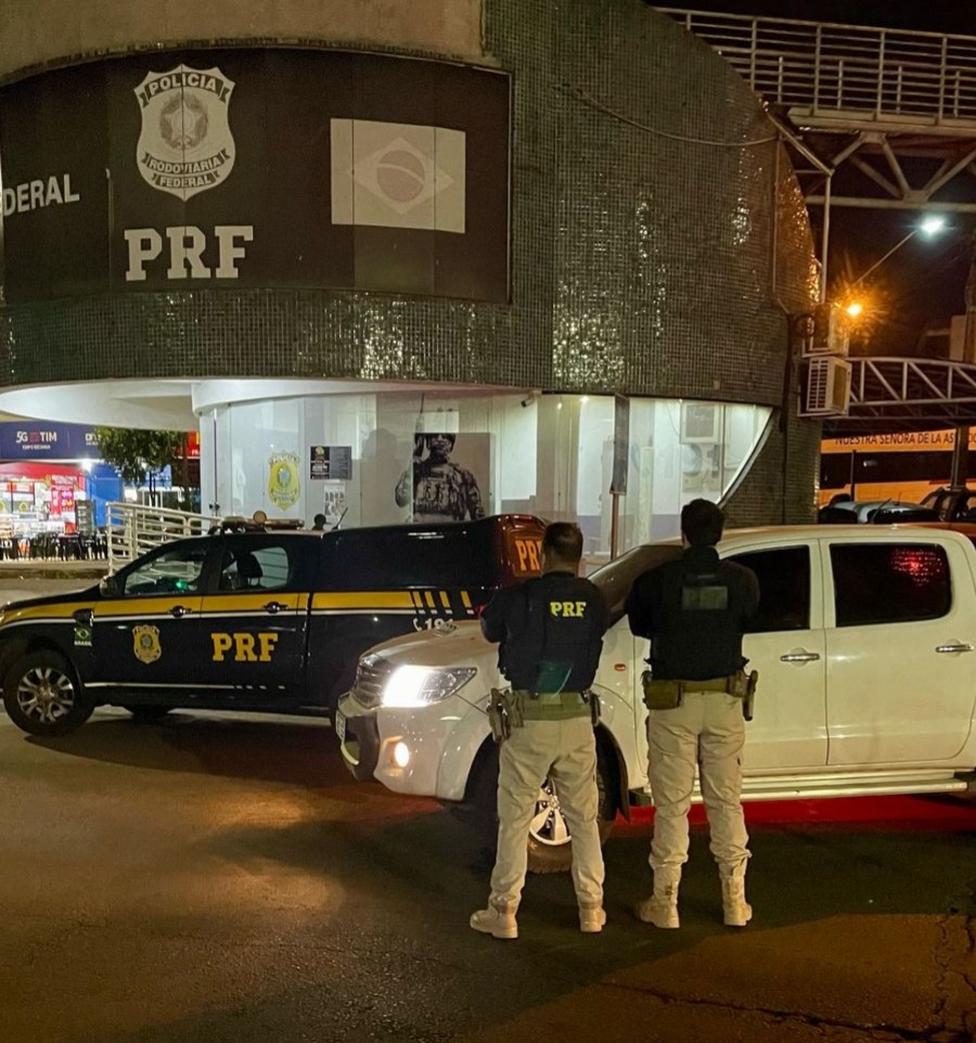 ladroes-sao-presos,-com-caminhonete-roubada,-minutos-apos-o-crime
