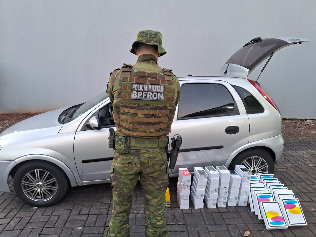 durante-abordagem,-bpfron-apreende-veiculo-com-carga-de-produtos-eletronicos,-sem-notas-fiscais