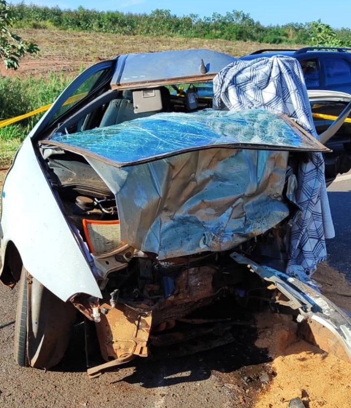 colisao-frontal-entre-dois-carros,-deixa-um-homem-em-obito-e-dois-feridos,-na-prc-272