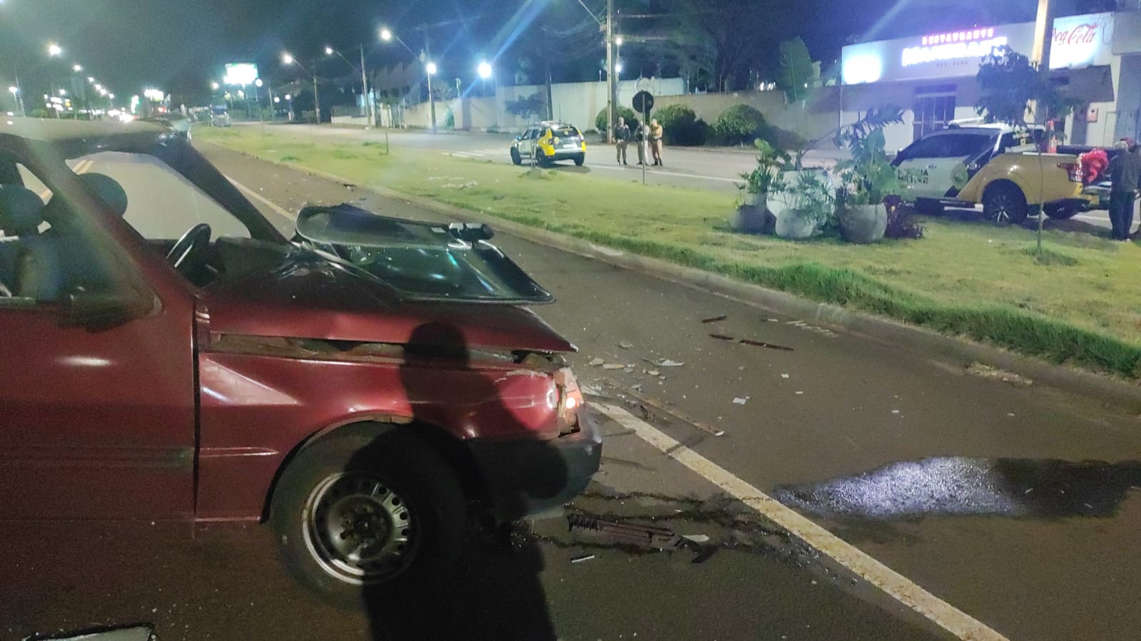 durante-perseguicao,-motorista-colide-carro-furtado-em-outro-veiculo,-na-pr-840