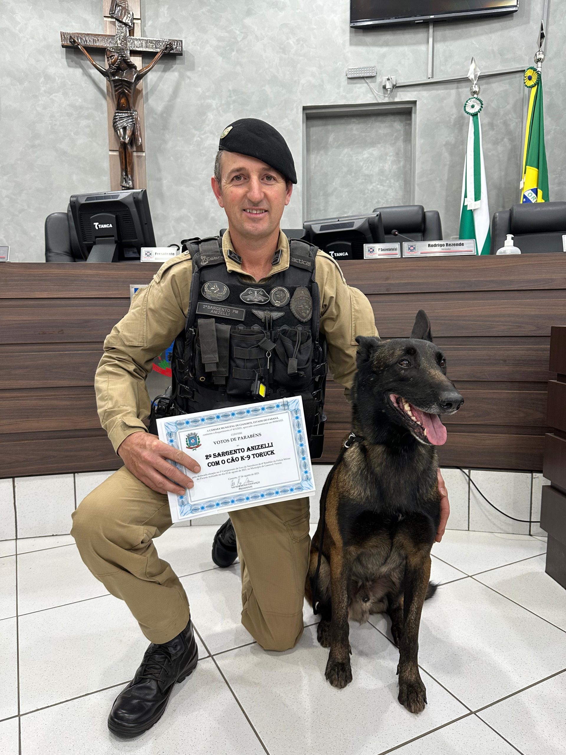 solenidade-marca-homenagem-ao-sargento-anizelli-e-o-cao-de-faro-k9-“toruck”,-da-pm-de-cianorte