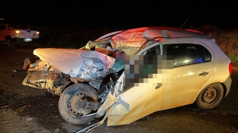 medico-nao-resiste-aos-ferimentos-e-entra-em-obito,-em-colisao-entre-carro-e-carreta,-na-br-467