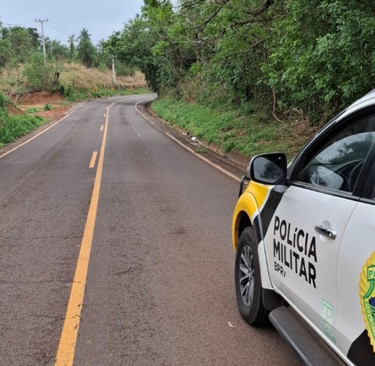 motorista-sai-ileso-em-tombamento-de-caminhao,-na-rodovia-pr-218